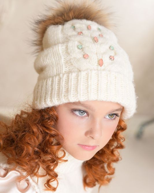 Фото — шапка с помпоном для девочки ХОЛЛИ